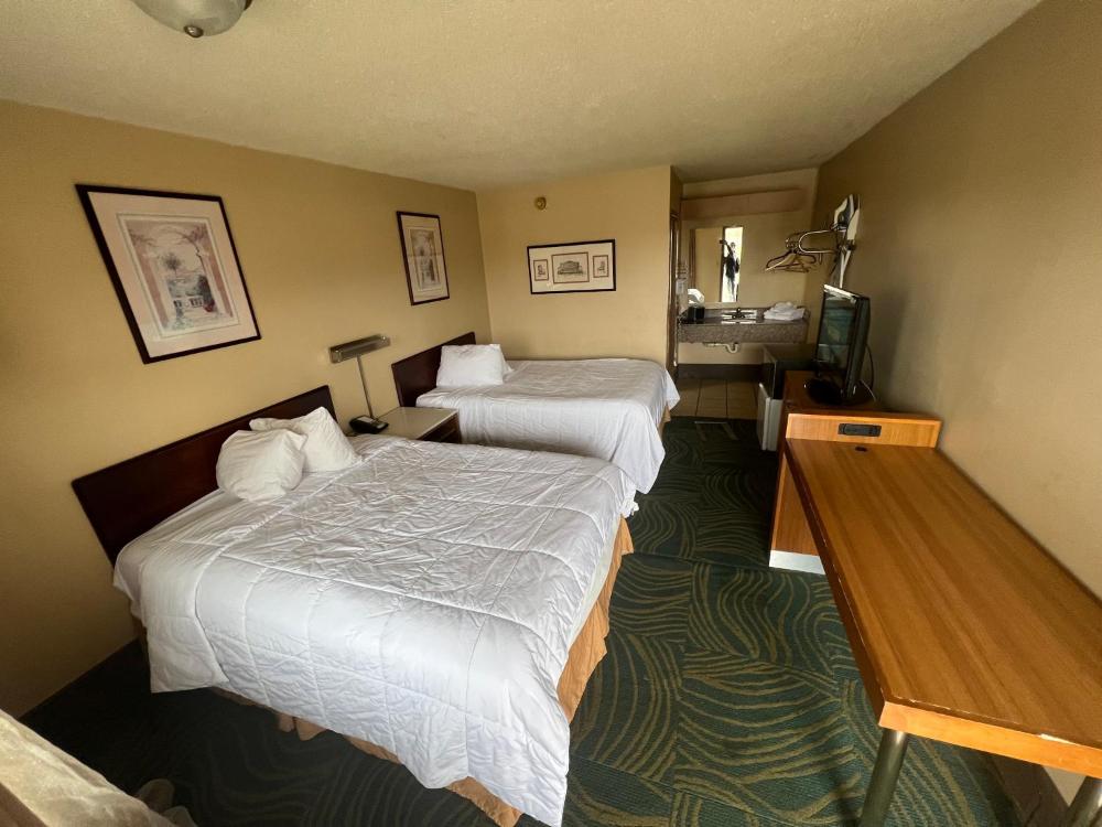 Deluxe Double or Twin Room interior